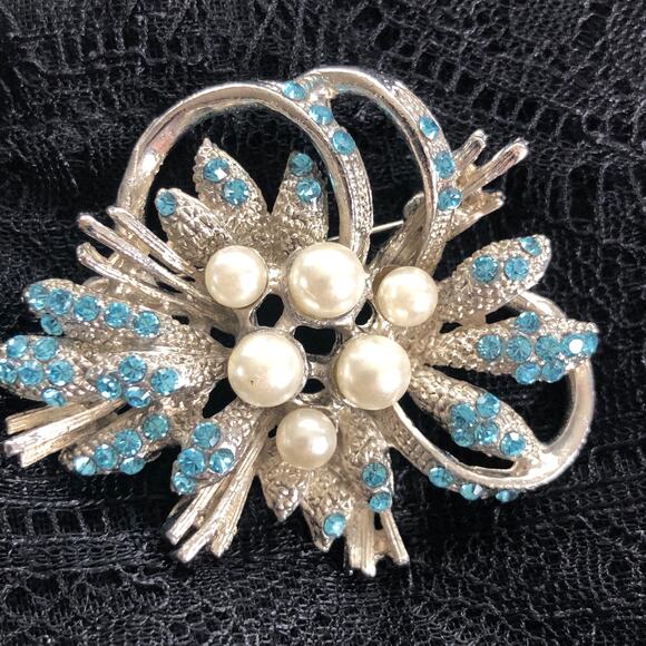 Vintage Blue Rhinestone and Pearl Brooch Bouquet Pin - Picture 3 of 8